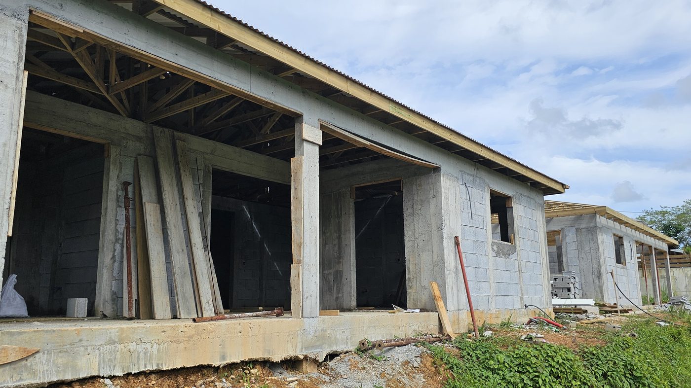 Bâtiment professionnel construit par Topconstruck en Martinique